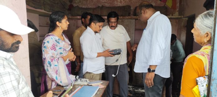 Additional Collector conducts surprise inspection of ration shops