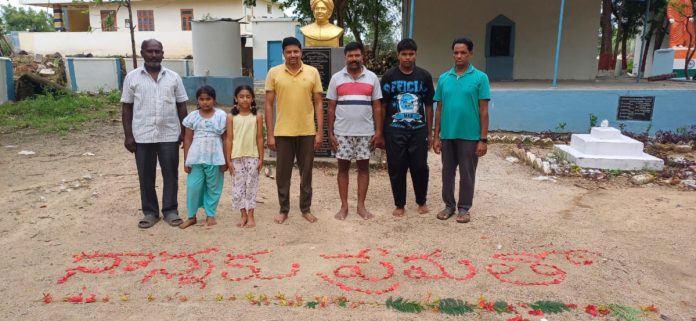 Children wish Fathers Day with flowers