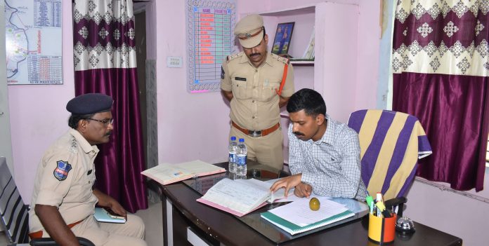 Commissioner inspects Renjal Police Station
