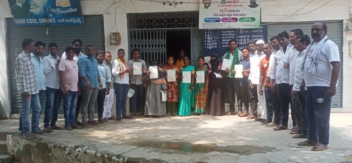 Distribution of CMRF cheques