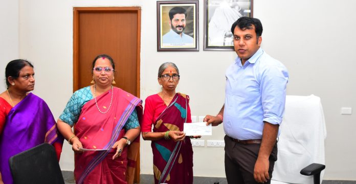 Distribution of compensation cheques to landless people