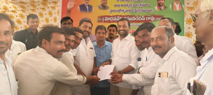 Farmers meet MP to demand release of water