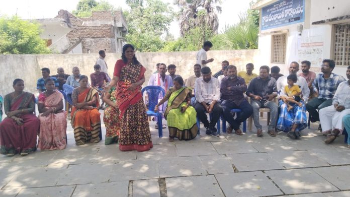 Congress leader made obscene remarks against Anganwadi teacher