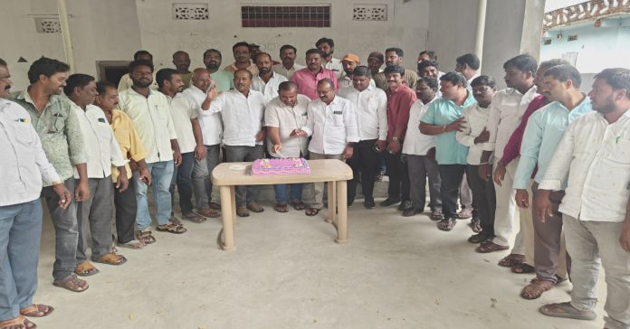 A grand celebration of the birthday of a public servant