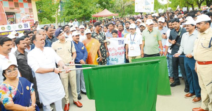 మాదకద్రవ్యాలకు దూరంగా ఉండాలి