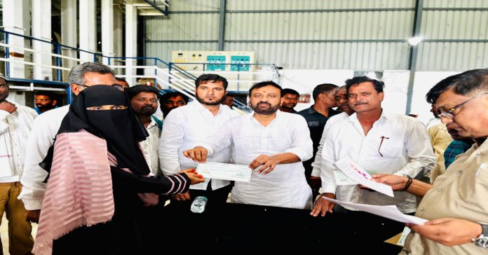 Kalyana Lakshmi in the distribution of cheques