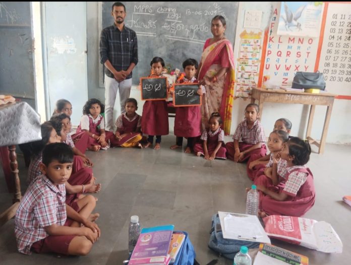 Group literacy practice at Chinna Edigi MPPS School