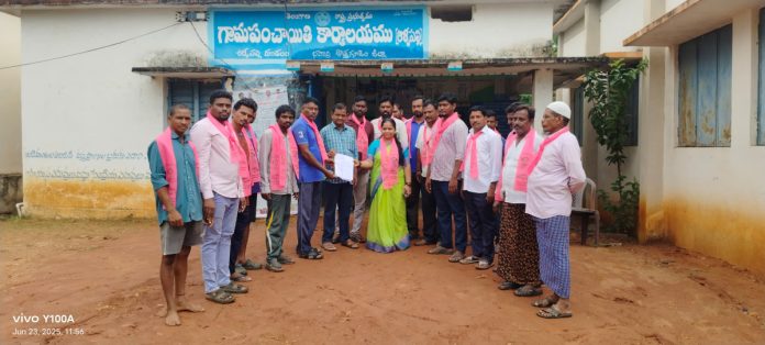 Indiramma Houses should be given to deserving poor people.