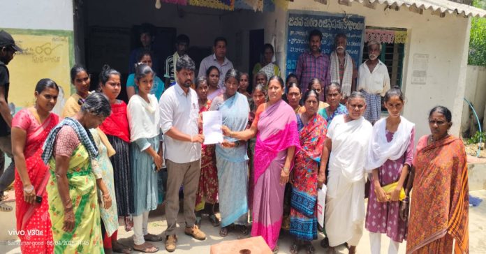 Indirammas houses not given to deserving people..