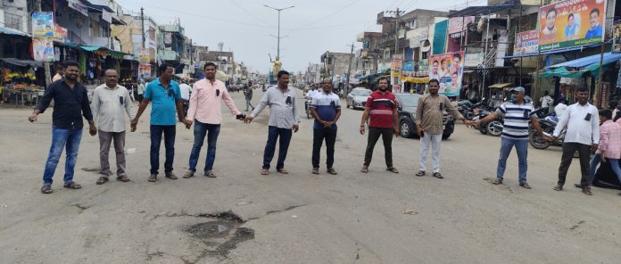 Journalist associations condemn attack on Srikanth Reddy