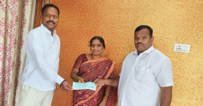 Kalyana Lakshmi Cheque Presentation