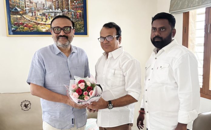 Library Chairman visits MLAs garden