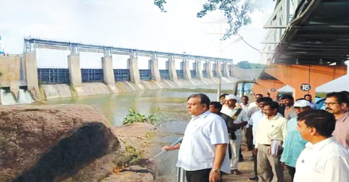 Manjeera Barrage in Danger Zone