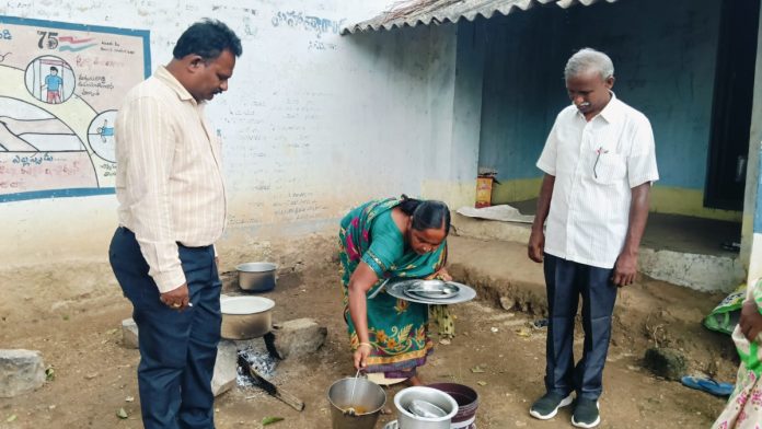 MEO conducts surprise inspection of government school
