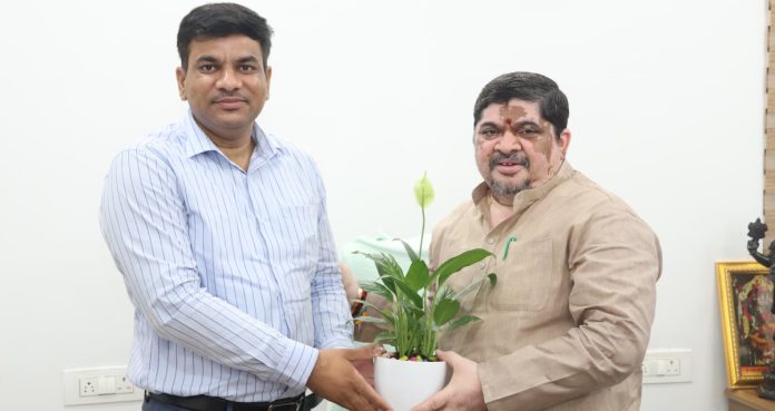 Municipal Corporation Commissioner meets Minister