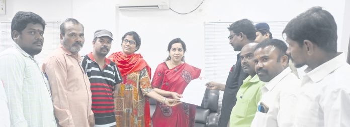 Application deadline for assistive devices should be extended