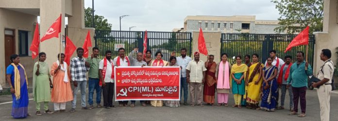 Problems in government hospitals should be resolved immediately.