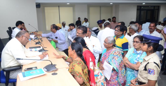 Public issues should be resolved