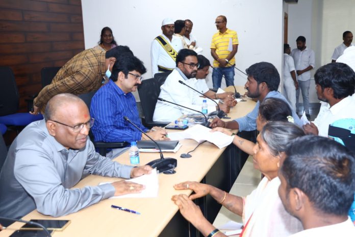 Public service applications should be resolved without any pending issues.
