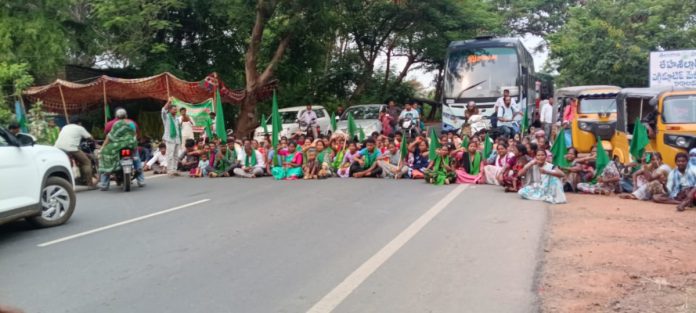 Ramannagudem tribals leave for the Collectorate