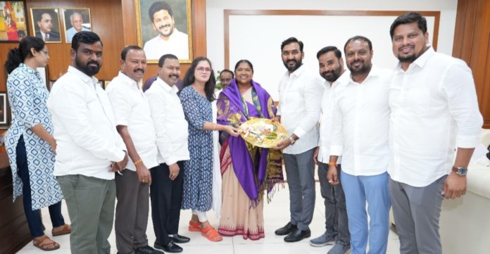 TPCC General Secretary meets Minister Seethakka