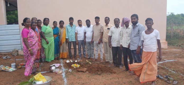 The Congress government's aim is to build houses for the poor.