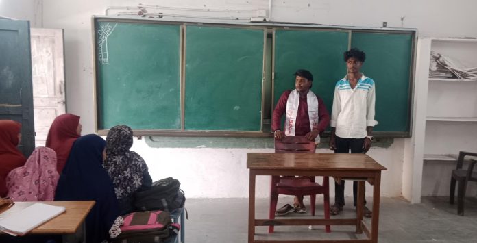The problems of the Qilla government school must be resolved.