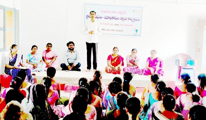 Training programs to strengthen women's organizations