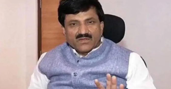 BJP MLA threatening youth