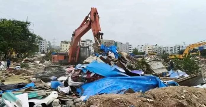 Hydra removes encroachments in Madhapur