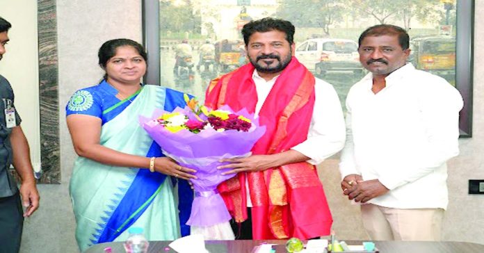 Parijatha Narasimha Reddy and his wife met the CM.