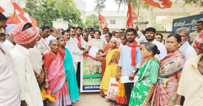 Why is the focus on ministerial posts not on the farmers wall: CPI(M)