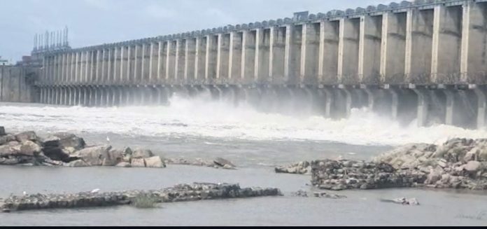Flood waters hit Jurala
