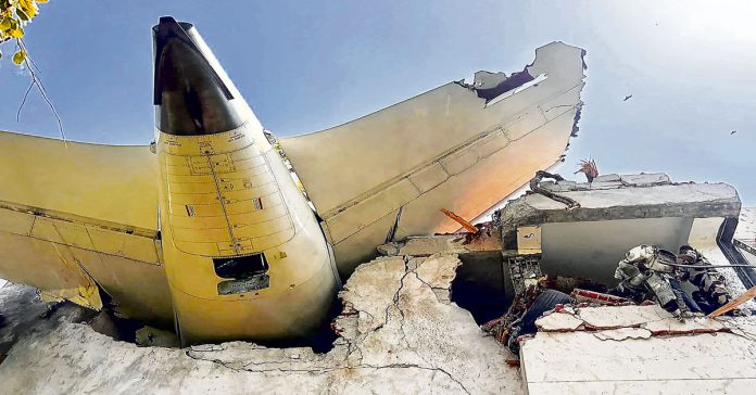 Financial assistance should be provided to the victims and injured in the plane crash.