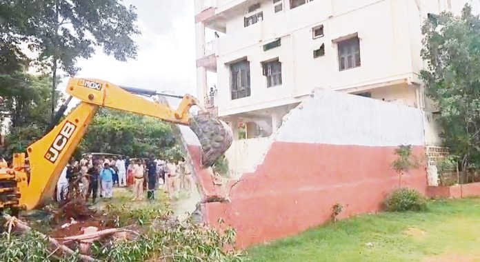 Hydra demolition in Nalandagar