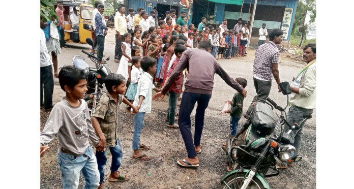 Students Rastarako for a teacher