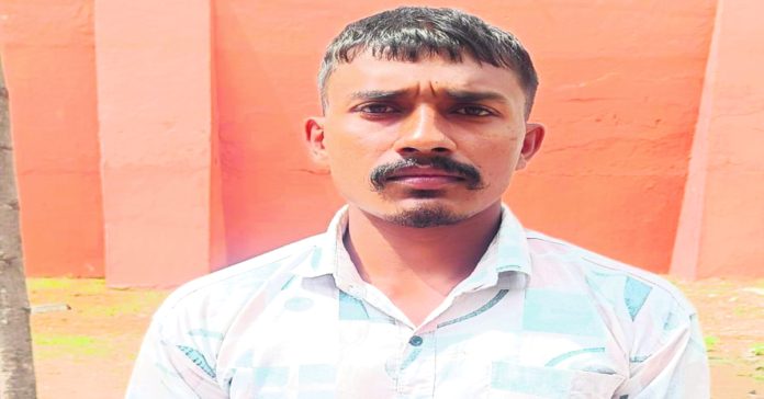 Man arrested for arriving at airport with false documents