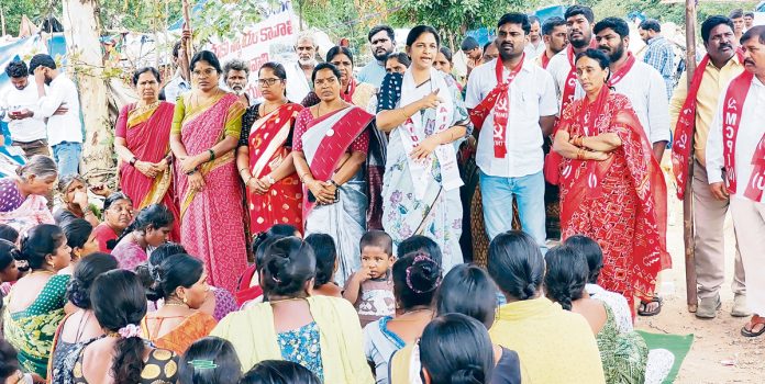 ,మల్లు లక్ష్మి