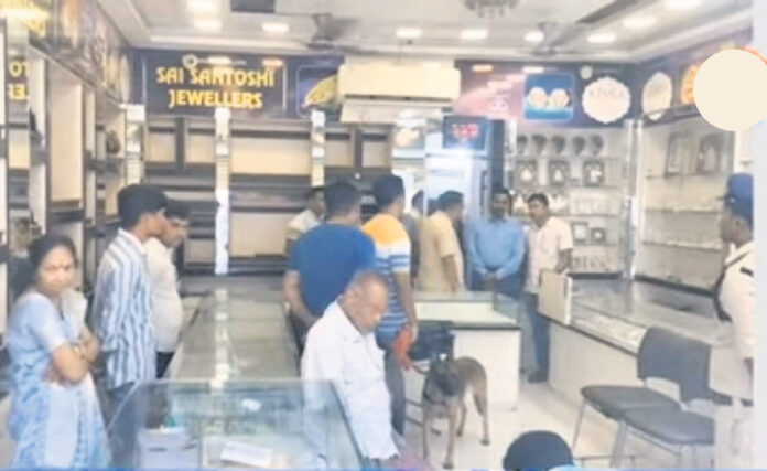 Massive robbery in Suryapet