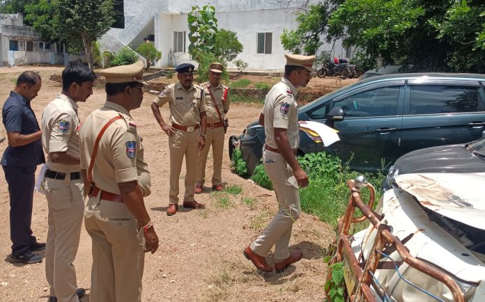 Additional DCP inspects the police station
