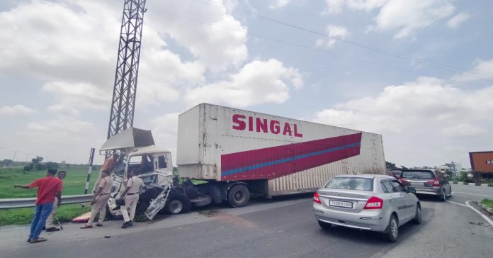 Another lorry collided with a lorry..
