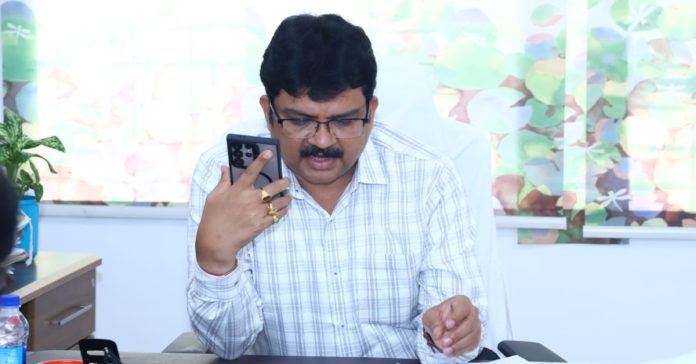 Applications for welfare schemes should be resolved: Collector