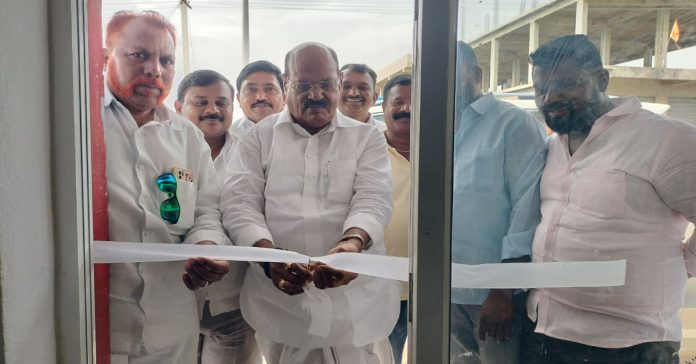 Bajireddy Govardhan opens real estate office