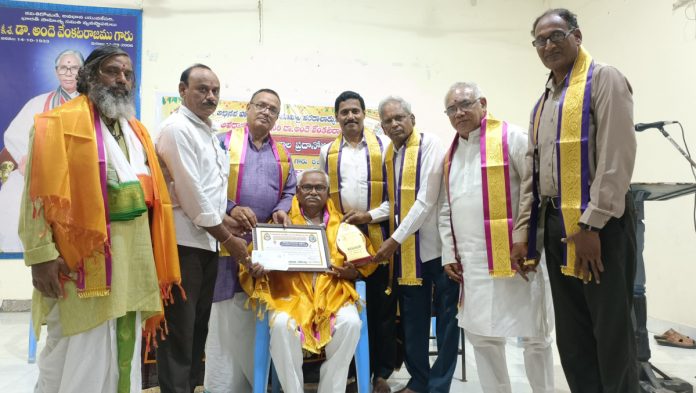 Bandakadi Anjaiah Goud receives Bharati Sahitya Samiti Memorial Award.