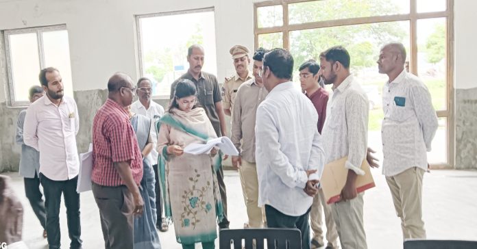 Collector conducts surprise inspection at area hospital
