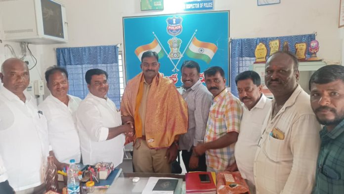 Congress leaders honoured CI Yella Reddy.