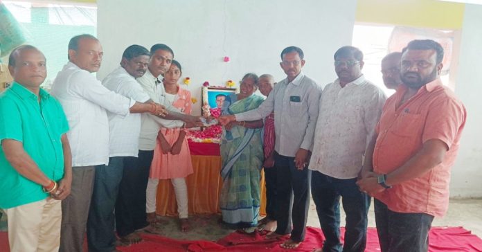 Financial assistance from friends to the victims family