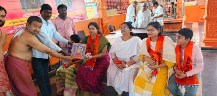 High Court Judge visits Lord Kalabhairava
