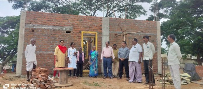 Housing Deputy EE inspects Indirammas houses