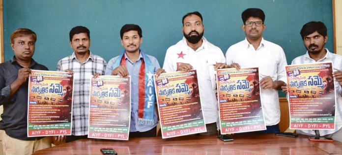 Left-wing youth organizations support the strike
